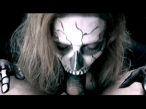 ❤️ Demon girl chupando pollas con su boca negra y tragando semen Video de sexo en es.pornburst.ru ❌️